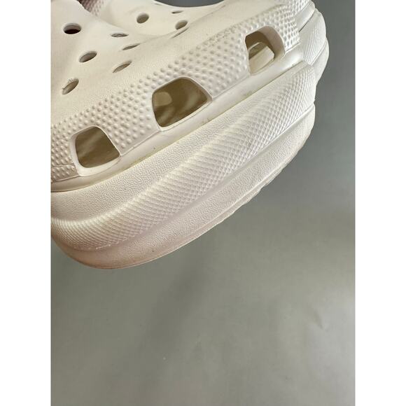 Crocs Classic Bae Clog in White Size 9 - Picture 6 of 16